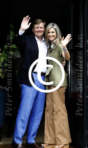 Wassenaar 8 juli 2016
Koninklijk fotouur op de Horsten met Koning Willem Alexander Koningin Maxima en de prinsessen Amalia Ariane en Alexia. Ook de honden zijn erbij.