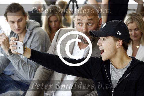 Amsterdam 11 juli 2016 
Modeshow Maria Tailor in de amsterdam Lookout aan het IJ. Jeroen v d Berg met Lil Kleine