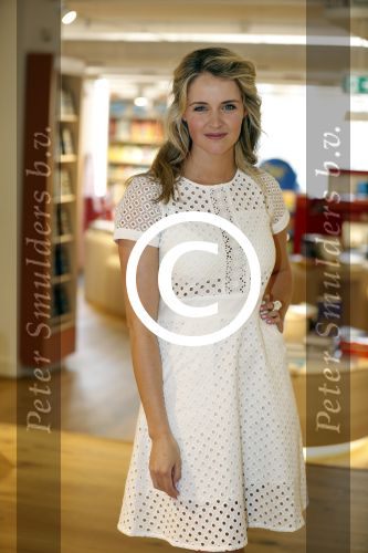 Amsterdam 6 juli 2016
Presentatie nieuwe boek van Liza Sips ( Verraad) bij boekhandel Scheltema.
Vriend Ralph Manheim en zoontje Jonathan.