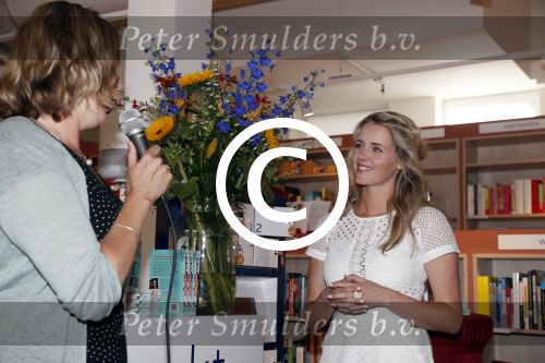 Amsterdam 6 juli 2016
Presentatie nieuwe boek van Liza Sips ( Verraad) bij boekhandel Scheltema.
Vriend Ralph Manheim en zoontje Jonathan.