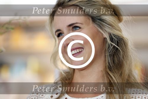 Amsterdam 6 juli 2016
Presentatie nieuwe boek van Liza Sips ( Verraad) bij boekhandel Scheltema.
Vriend Ralph Manheim en zoontje Jonathan.