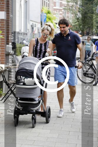 Amsterdam 23 juli 2016
 Liza Sips en Ralph Manheim achter  de kinderwagen.