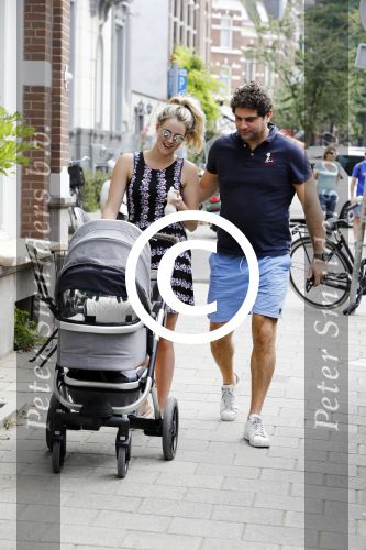 Amsterdam 23 juli 2016
 Liza Sips en Ralph Manheim achter  de kinderwagen.