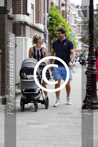 Amsterdam 23 juli 2016
 Liza Sips en Ralph Manheim achter  de kinderwagen.