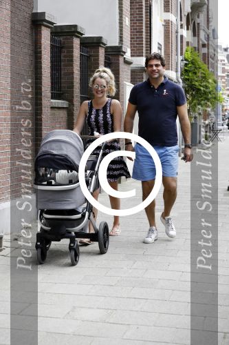 Amsterdam 23 juli 2016
 Liza Sips en Ralph Manheim achter  de kinderwagen.