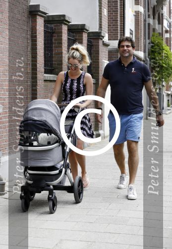 Amsterdam 23 juli 2016
 Liza Sips en Ralph Manheim achter  de kinderwagen.