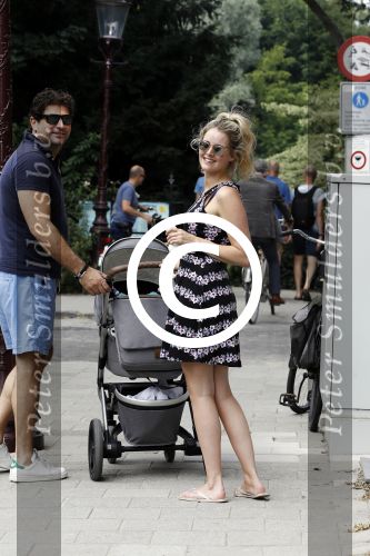 Amsterdam 23 juli 2016
 Liza Sips en Ralph Manheim achter  de kinderwagen.