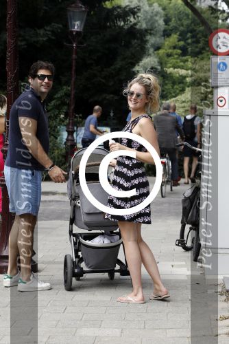 Amsterdam 23 juli 2016
 Liza Sips en Ralph Manheim achter  de kinderwagen.
