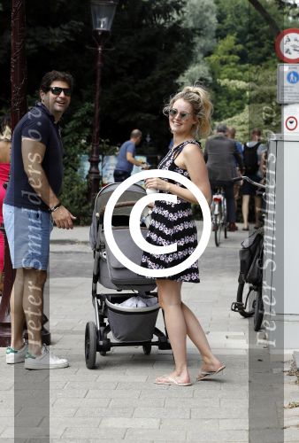 Amsterdam 23 juli 2016
 Liza Sips en Ralph Manheim achter  de kinderwagen.