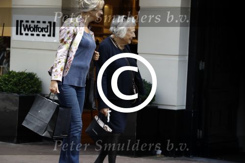 Amsterdam 12 juli 2016 
Marjan Berk met ... op de pc hooftstraat