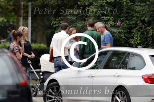Amsterdam 7 juli 2016 
Connie Breukhoven met haar vriend Eugene v Dun op de fiets in Amsterdam.Opnames Koefnoen met Owen Schumacher Paul Groot Martine Sandifort en Sanne Wallis de Vries. Opnamews vonden plaats in de v Eeghenstraat.