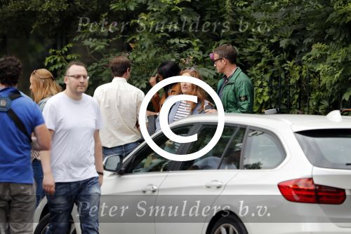 Amsterdam 7 juli 2016 
Connie Breukhoven met haar vriend Eugene v Dun op de fiets in Amsterdam.Opnames Koefnoen met Owen Schumacher Paul Groot Martine Sandifort en Sanne Wallis de Vries. Opnamews vonden plaats in de v Eeghenstraat.
