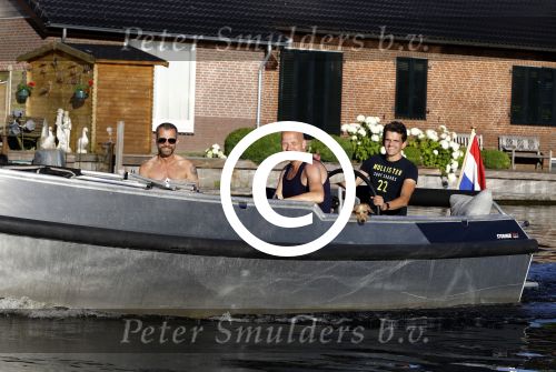 Vreeland 18 juli 2016
Maurice Wijnen met zijn vriend/partner en Rolf Koster aan het varen op de vecht.