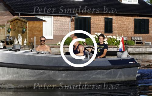 Vreeland 18 juli 2016
Maurice Wijnen met zijn vriend/partner en Rolf Koster aan het varen op de vecht.