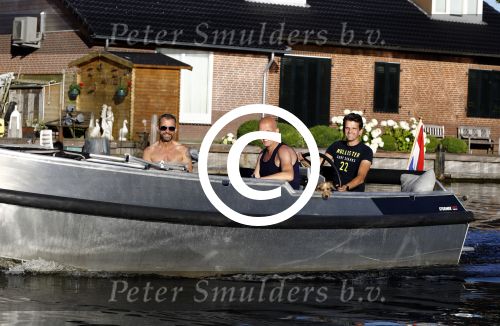 Vreeland 18 juli 2016
Maurice Wijnen met zijn vriend/partner en Rolf Koster aan het varen op de vecht.