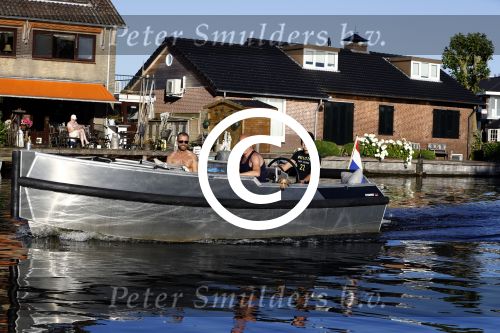 Vreeland 18 juli 2016
Maurice Wijnen met zijn vriend/partner en Rolf Koster aan het varen op de vecht.