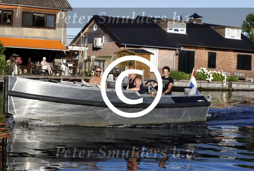 Vreeland 18 juli 2016
Maurice Wijnen met zijn vriend/partner en Rolf Koster aan het varen op de vecht.