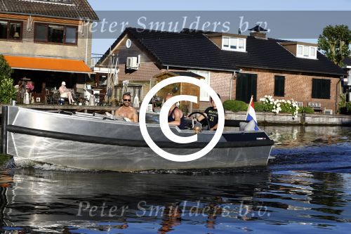 Vreeland 18 juli 2016
Maurice Wijnen met zijn vriend/partner en Rolf Koster aan het varen op de vecht.