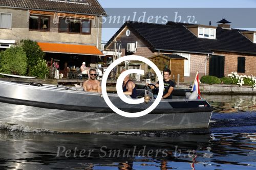 Vreeland 18 juli 2016
Maurice Wijnen met zijn vriend/partner en Rolf Koster aan het varen op de vecht.