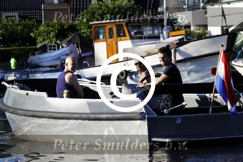 Vreeland 18 juli 2016
Maurice Wijnen met zijn vriend/partner en Rolf Koster aan het varen op de vecht.