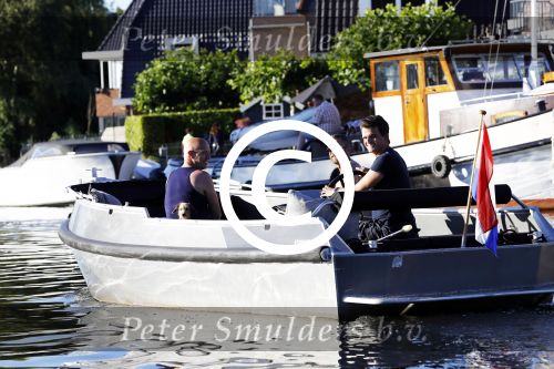 Vreeland 18 juli 2016
Maurice Wijnen met zijn vriend/partner en Rolf Koster aan het varen op de vecht.