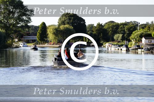 Vreeland 18 juli 2016
Maurice Wijnen met zijn vriend/partner en Rolf Koster aan het varen op de vecht.
