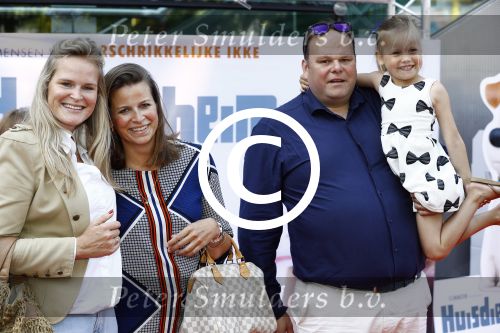 Amsterdam 17 juli 2016
Premiere huisdiergeheimen in Pathe arena. Menno Kohler met vrouw en vriendin