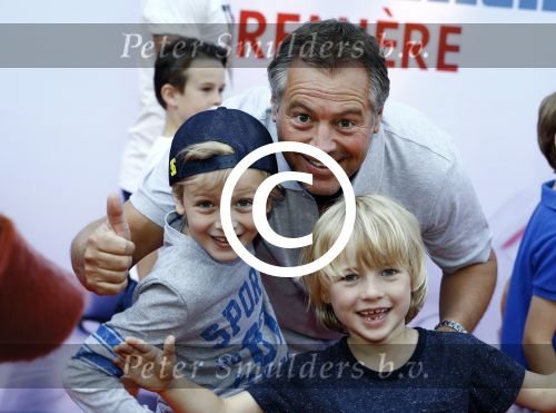 Amsterdam 17 juli 2016
Premiere huisdiergeheimen in Pathe arena. Otto Klein met zoon