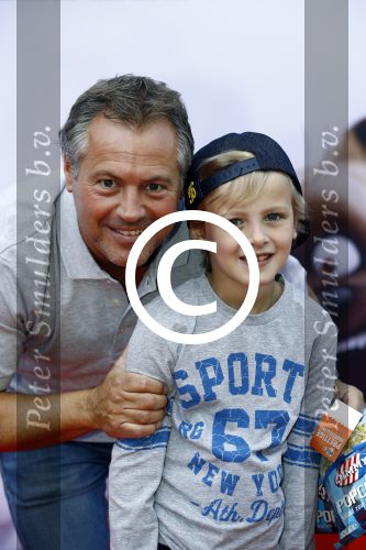 Amsterdam 17 juli 2016
Premiere huisdiergeheimen in Pathe arena. Otto Klein met zoon