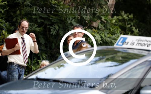 Amsterdam 7 juli 2016 
Connie Breukhoven met haar vriend Eugene v Dun op de fiets in Amsterdam.Opnames Koefnoen met Owen Schumacher Paul Groot Martine Sandifort en Sanne Wallis de Vries. Opnamews vonden plaats in de v Eeghenstraat.