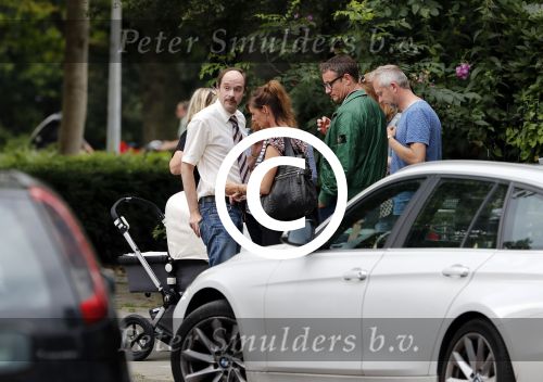 Amsterdam 7 juli 2016 
Connie Breukhoven met haar vriend Eugene v Dun op de fiets in Amsterdam.Opnames Koefnoen met Owen Schumacher Paul Groot Martine Sandifort en Sanne Wallis de Vries. Opnamews vonden plaats in de v Eeghenstraat.