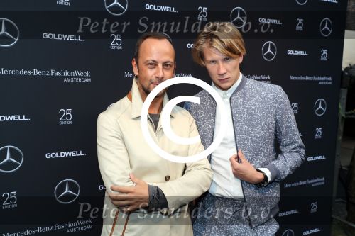 Amsterdam 8 juli 2016
Modeshow Tony Cohen tijdens de amsterdam fashion week op westergasfabriekterrein. Paul Barewijk met een vriend