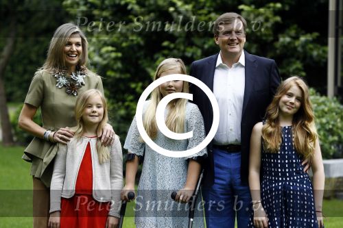 Wassenaar 8 juli 2016
Koninklijk fotouur op de Horsten met Koning Willem Alexander Koningin Maxima en de prinsessen Amalia Ariane en Alexia. Ook de honden zijn erbij.