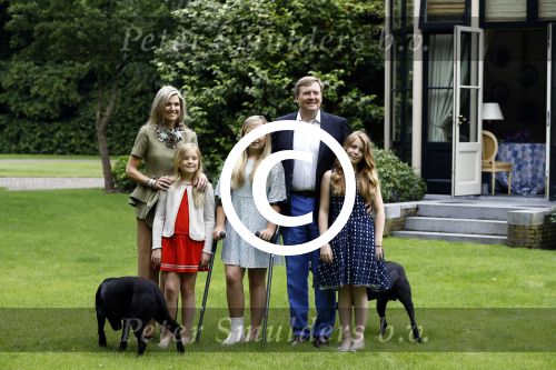 Wassenaar 8 juli 2016
Koninklijk fotouur op de Horsten met Koning Willem Alexander Koningin Maxima en de prinsessen Amalia Ariane en Alexia. Ook de honden zijn erbij.
