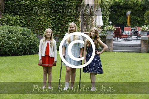 Wassenaar 8 juli 2016
Koninklijk fotouur op de Horsten met Koning Willem Alexander Koningin Maxima en de prinsessen Amalia Ariane en Alexia. Ook de honden zijn erbij.