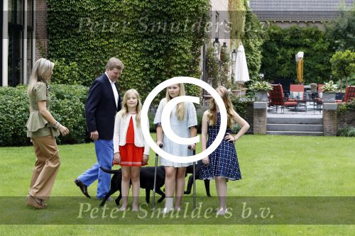 Wassenaar 8 juli 2016
Koninklijk fotouur op de Horsten met Koning Willem Alexander Koningin Maxima en de prinsessen Amalia Ariane en Alexia. Ook de honden zijn erbij.