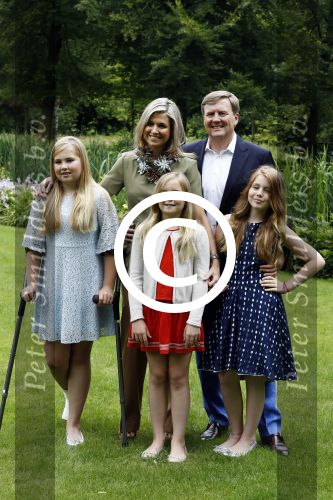 Wassenaar 8 juli 2016
Koninklijk fotouur op de Horsten met Koning Willem Alexander Koningin Maxima en de prinsessen Amalia Ariane en Alexia. Ook de honden zijn erbij.