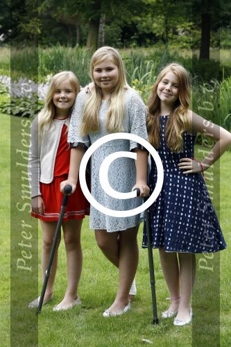 Wassenaar 8 juli 2016
Koninklijk fotouur op de Horsten met Koning Willem Alexander Koningin Maxima en de prinsessen Amalia Ariane en Alexia. Ook de honden zijn erbij.