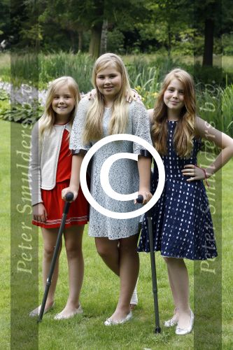 Wassenaar 8 juli 2016
Koninklijk fotouur op de Horsten met Koning Willem Alexander Koningin Maxima en de prinsessen Amalia Ariane en Alexia. Ook de honden zijn erbij.