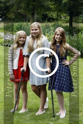 Wassenaar 8 juli 2016
Koninklijk fotouur op de Horsten met Koning Willem Alexander Koningin Maxima en de prinsessen Amalia Ariane en Alexia. Ook de honden zijn erbij.