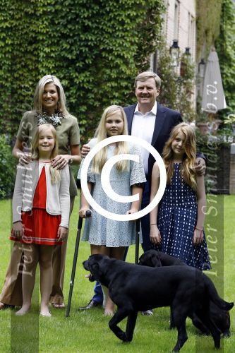 Wassenaar 8 juli 2016
Koninklijk fotouur op de Horsten met Koning Willem Alexander Koningin Maxima en de prinsessen Amalia Ariane en Alexia. Ook de honden zijn erbij.