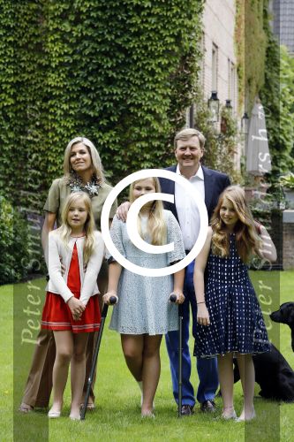 Wassenaar 8 juli 2016
Koninklijk fotouur op de Horsten met Koning Willem Alexander Koningin Maxima en de prinsessen Amalia Ariane en Alexia. Ook de honden zijn erbij.