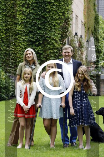 Wassenaar 8 juli 2016
Koninklijk fotouur op de Horsten met Koning Willem Alexander Koningin Maxima en de prinsessen Amalia Ariane en Alexia. Ook de honden zijn erbij.