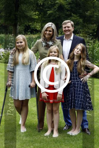 Wassenaar 8 juli 2016
Koninklijk fotouur op de Horsten met Koning Willem Alexander Koningin Maxima en de prinsessen Amalia Ariane en Alexia. Ook de honden zijn erbij.