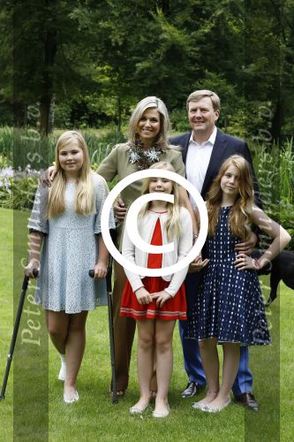 Wassenaar 8 juli 2016
Koninklijk fotouur op de Horsten met Koning Willem Alexander Koningin Maxima en de prinsessen Amalia Ariane en Alexia. Ook de honden zijn erbij.