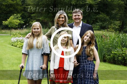 Wassenaar 8 juli 2016
Koninklijk fotouur op de Horsten met Koning Willem Alexander Koningin Maxima en de prinsessen Amalia Ariane en Alexia. Ook de honden zijn erbij.