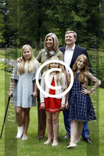 Wassenaar 8 juli 2016
Koninklijk fotouur op de Horsten met Koning Willem Alexander Koningin Maxima en de prinsessen Amalia Ariane en Alexia. Ook de honden zijn erbij.