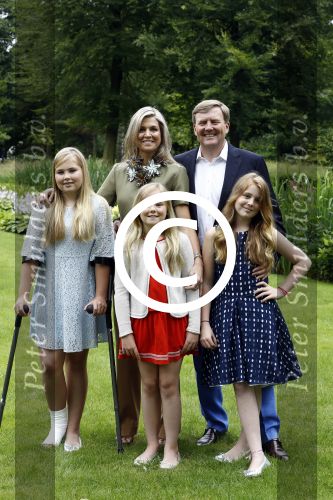 Wassenaar 8 juli 2016
Koninklijk fotouur op de Horsten met Koning Willem Alexander Koningin Maxima en de prinsessen Amalia Ariane en Alexia. Ook de honden zijn erbij.