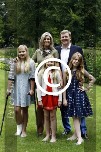 Wassenaar 8 juli 2016
Koninklijk fotouur op de Horsten met Koning Willem Alexander Koningin Maxima en de prinsessen Amalia Ariane en Alexia. Ook de honden zijn erbij.