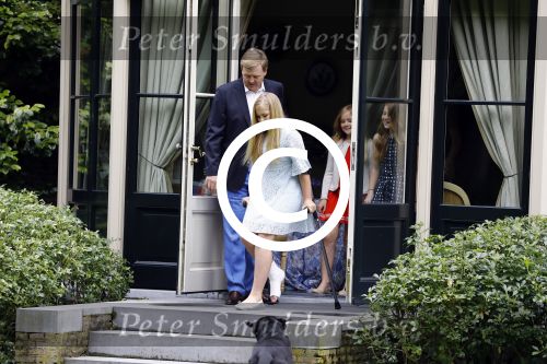 Wassenaar 8 juli 2016
Koninklijk fotouur op de Horsten met Koning Willem Alexander Koningin Maxima en de prinsessen Amalia Ariane en Alexia. Ook de honden zijn erbij.